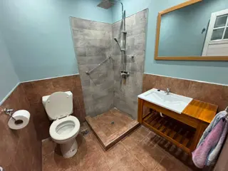 8amb Casa 3n 2 PH independientes(sin subdivision) Oportunidad 2flias o renta foto 2