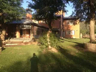 HERMOSO CHALET EN BARRIO PRIVADO CON PISCINA CON SOLARIUM HUMEDO E HIDROMASAJES - GRAN PARQUE - QUINCHO - BAJADA DIRECTA AL RIO foto 2