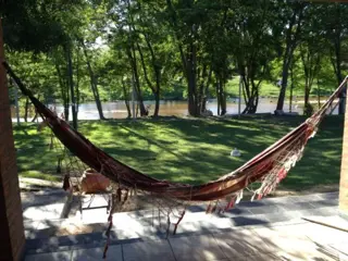 HERMOSO CHALET EN BARRIO PRIVADO CON PISCINA CON SOLARIUM HUMEDO E HIDROMASAJES - GRAN PARQUE - QUINCHO - BAJADA DIRECTA AL RIO foto 3