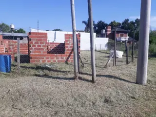 EXCELENTE TERRENO DE 375, 81 M2  BUENA UBICACION EN MANUEL ALBERTI foto 1