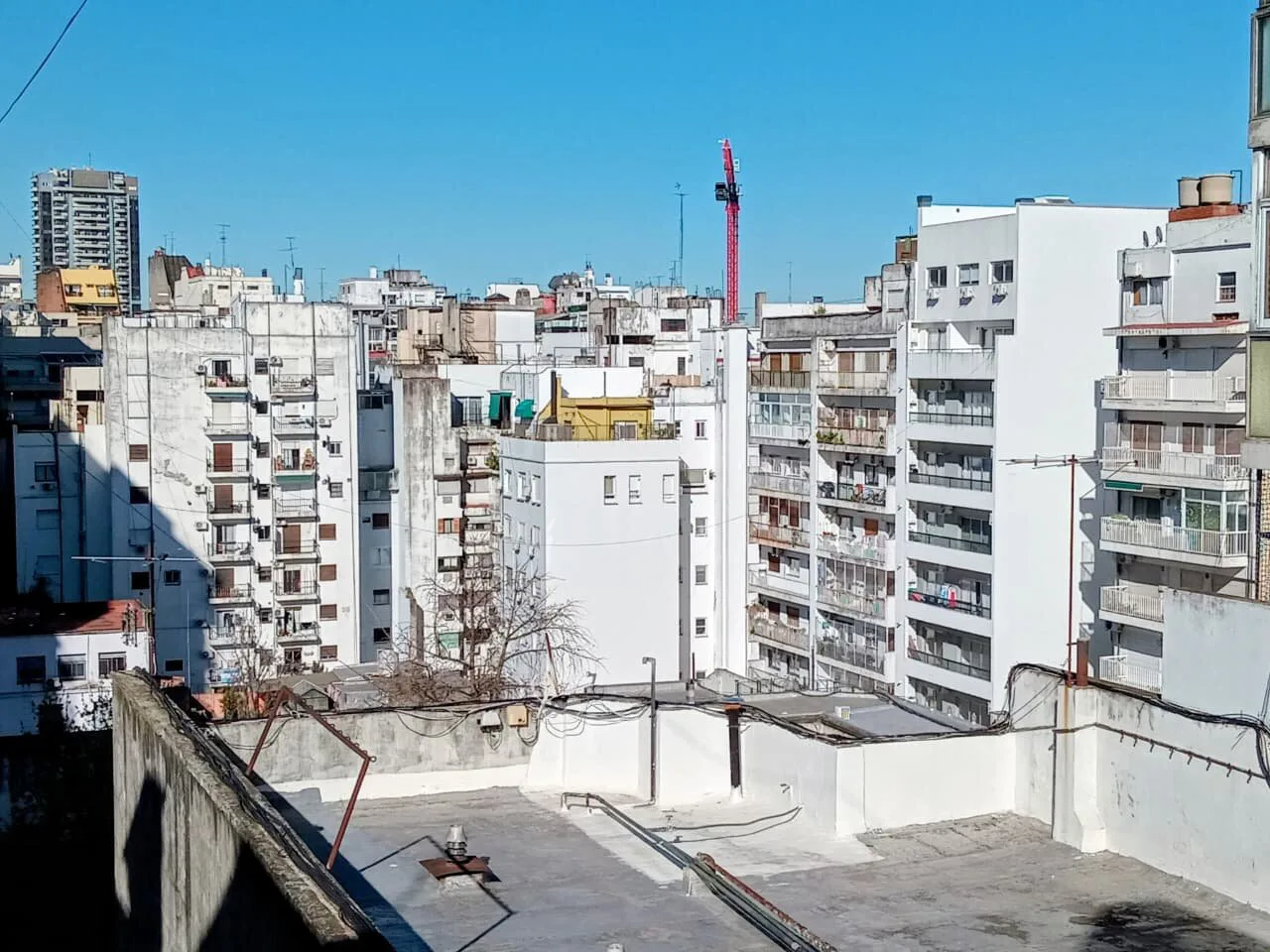 Recoleta, Juncal al 2100 entre Uriburu y Azcuénaga, 1 amb, $ 650.000 + expensas ($ 218.000) + servicios. foto 4