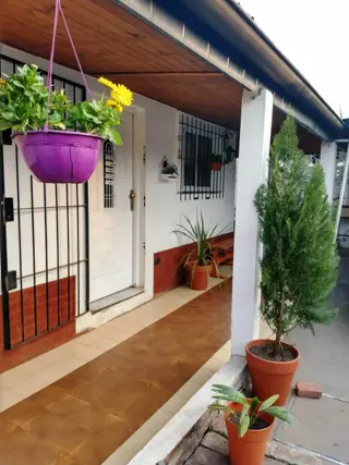 Casa en Ph, al frente con terraza, entrada de Auto y quincho.-Apto Crédito. foto 1