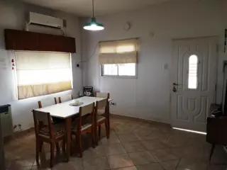 Casa en Ph, al frente con terraza, entrada de Auto y quincho.-Apto Crédito. foto 2