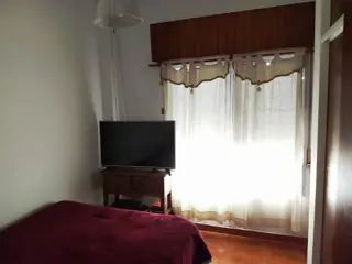 Casa en Ph, al frente con terraza, entrada de Auto y quincho.-Apto Crédito. foto 4