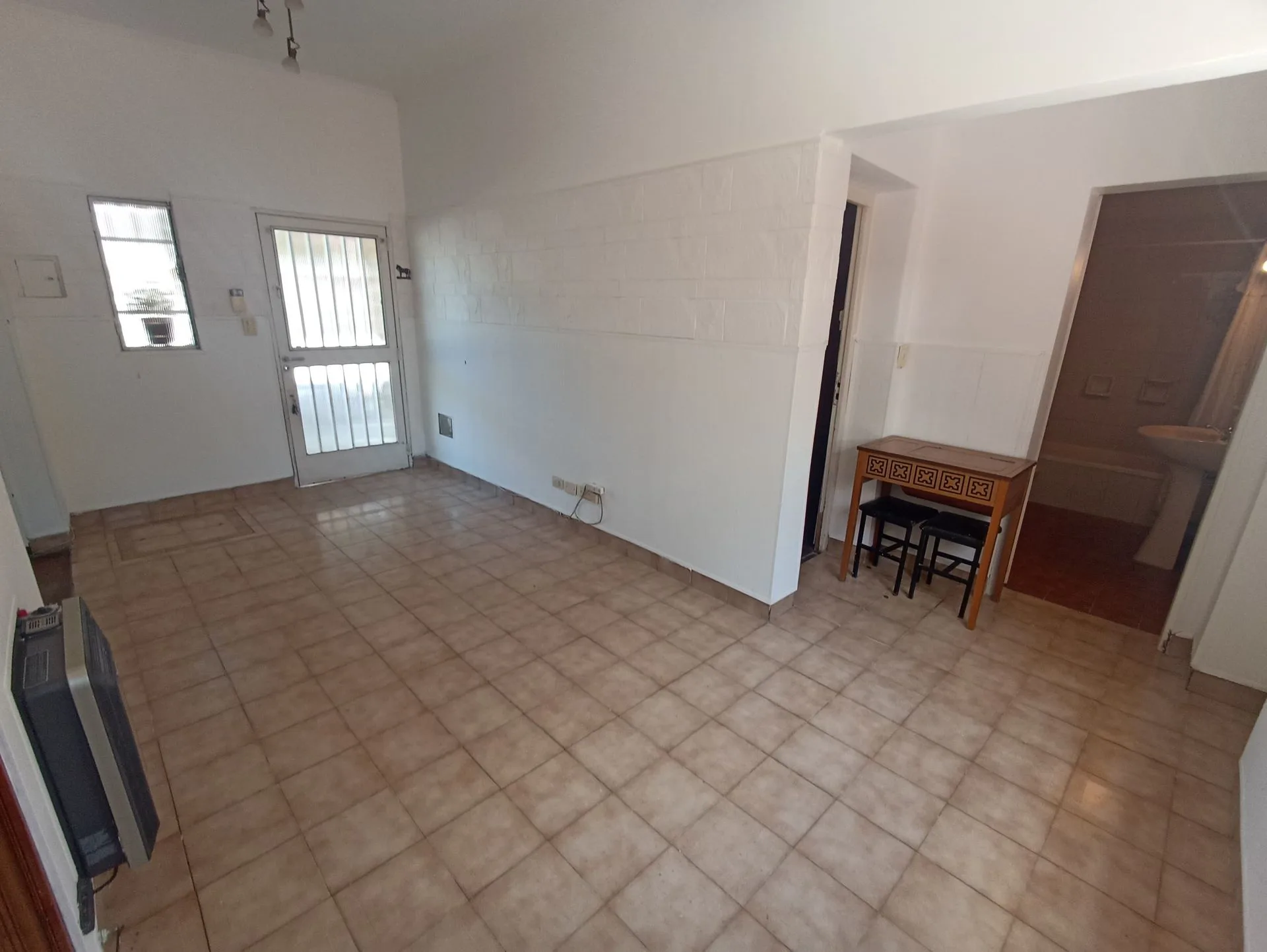 VENTA Casa de 3 dormitorios con patio y terraza. foto 3