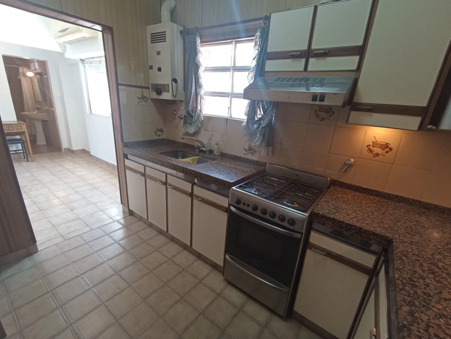 VENTA Casa de 3 dormitorios con patio y terraza. foto 4