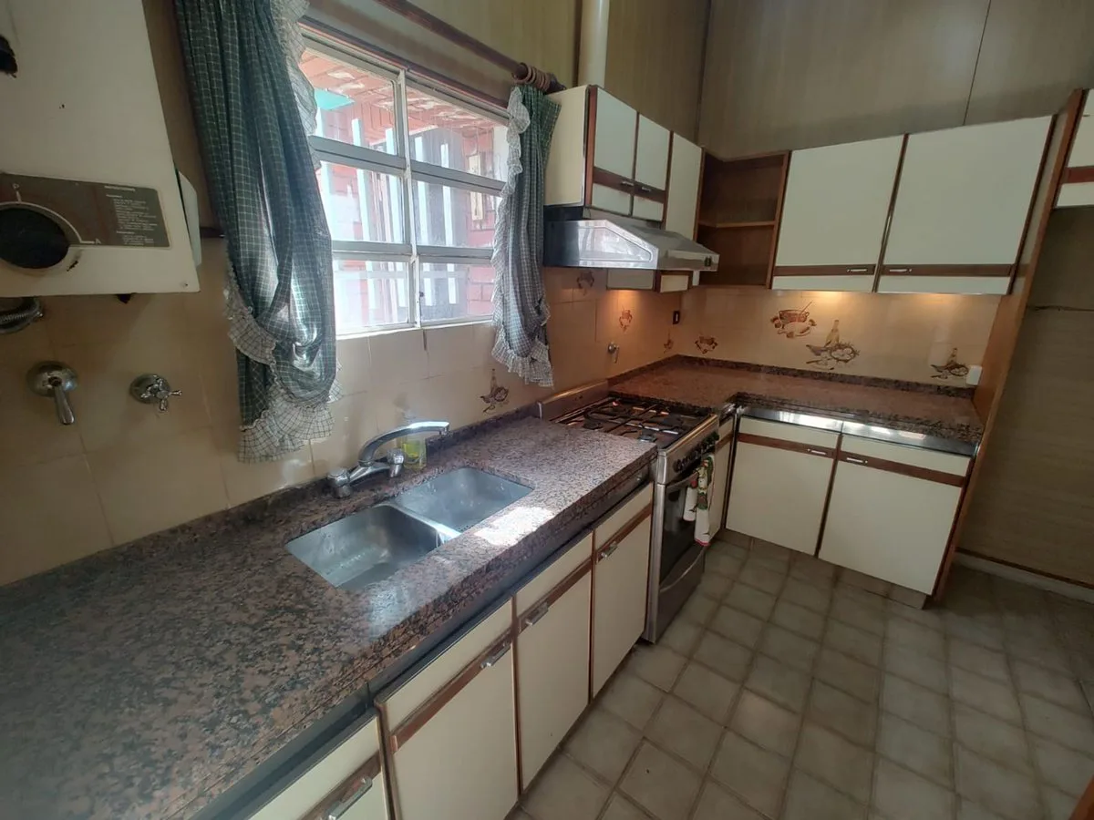 VENTA Casa de 3 dormitorios con patio y terraza. foto 5