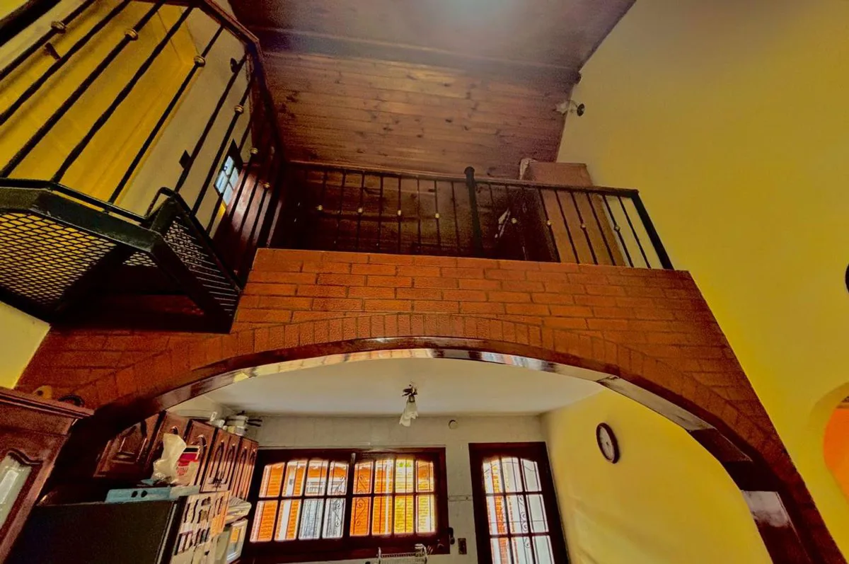 CASA EN VENTA MONTE GRANDE EXCELENTE ESTADO foto 3