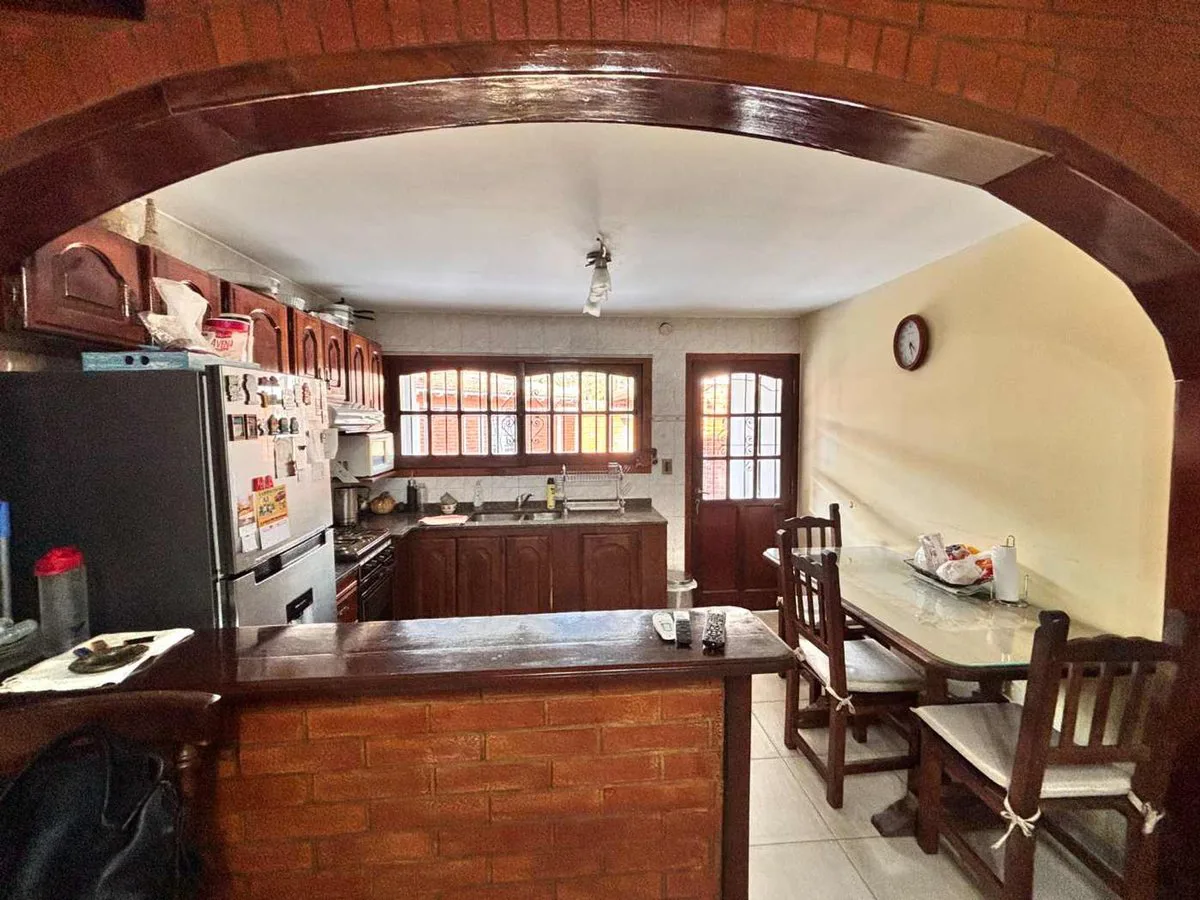 CASA EN VENTA MONTE GRANDE EXCELENTE ESTADO foto 4