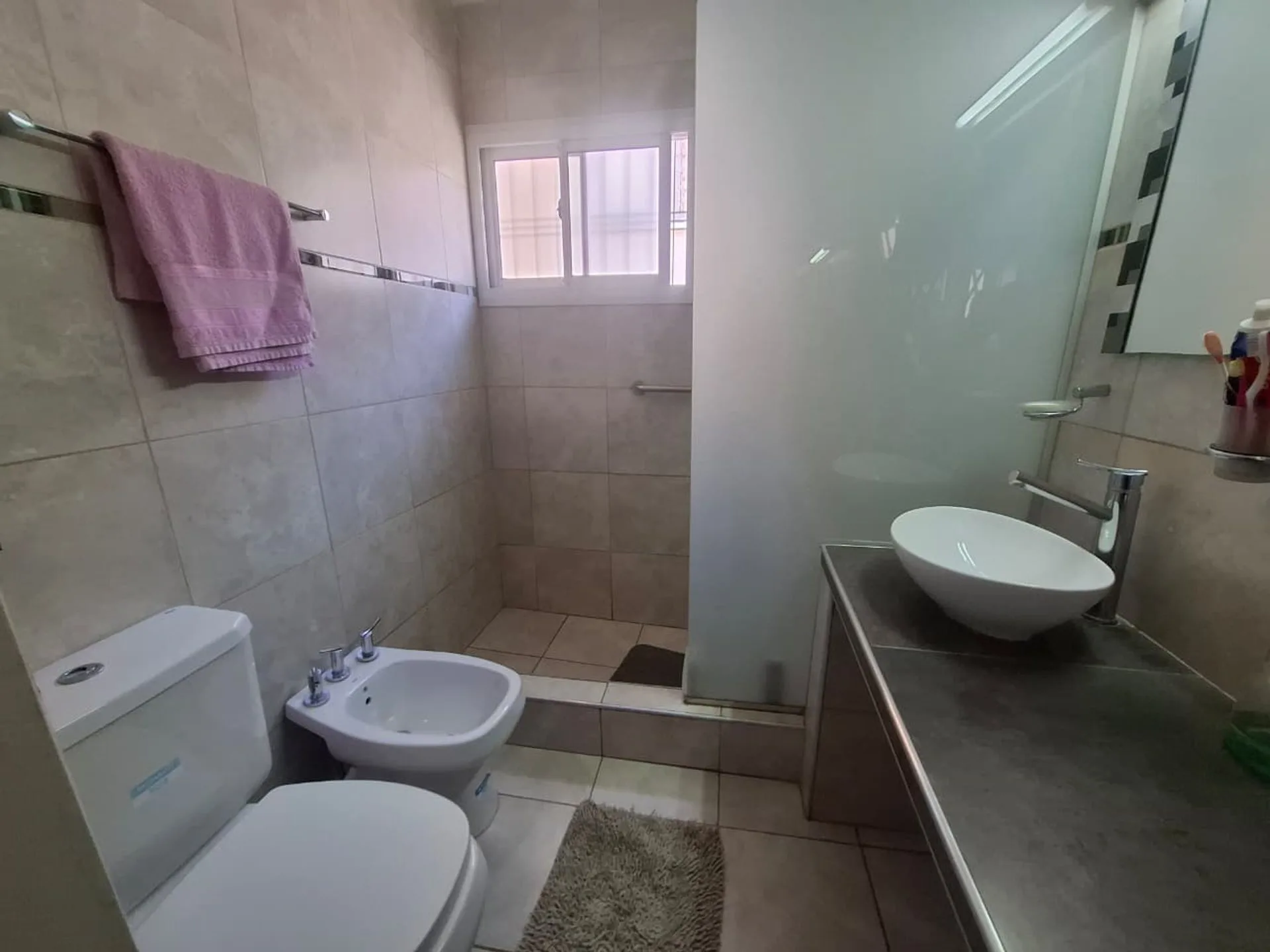 Venta Casa Familiar con pileta y quincho 6°Seccion foto 5
