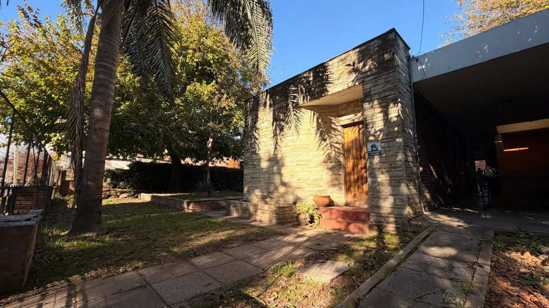 CASA CON DOBLE LOTE EN VENTA foto 2