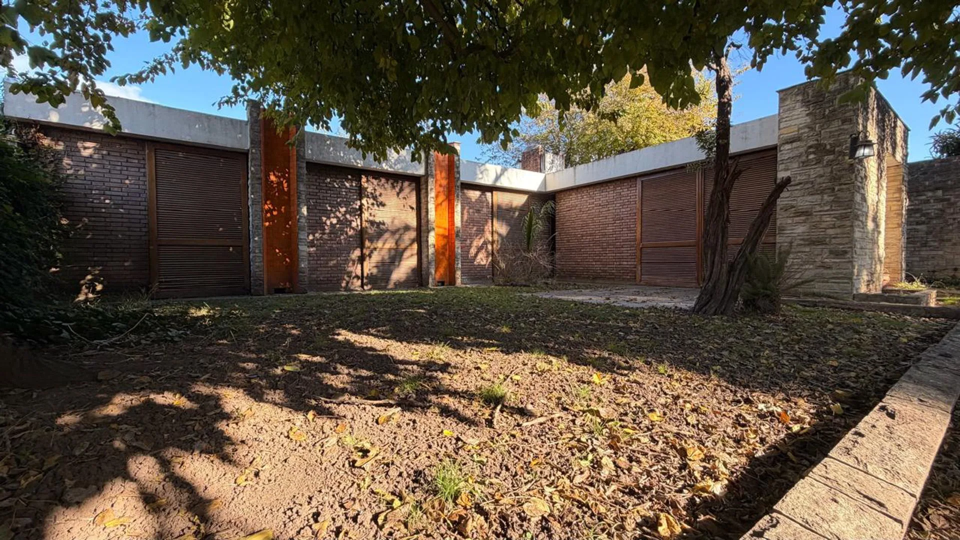 CASA CON DOBLE LOTE EN VENTA foto 3