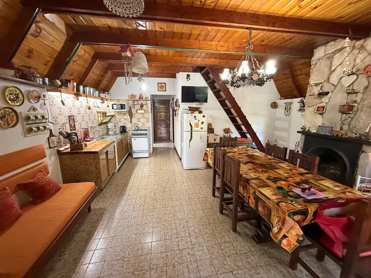 CASA ESTILO ALPINO 4 AMBIENTES EN ALQUILER-BOSQUE foto 2