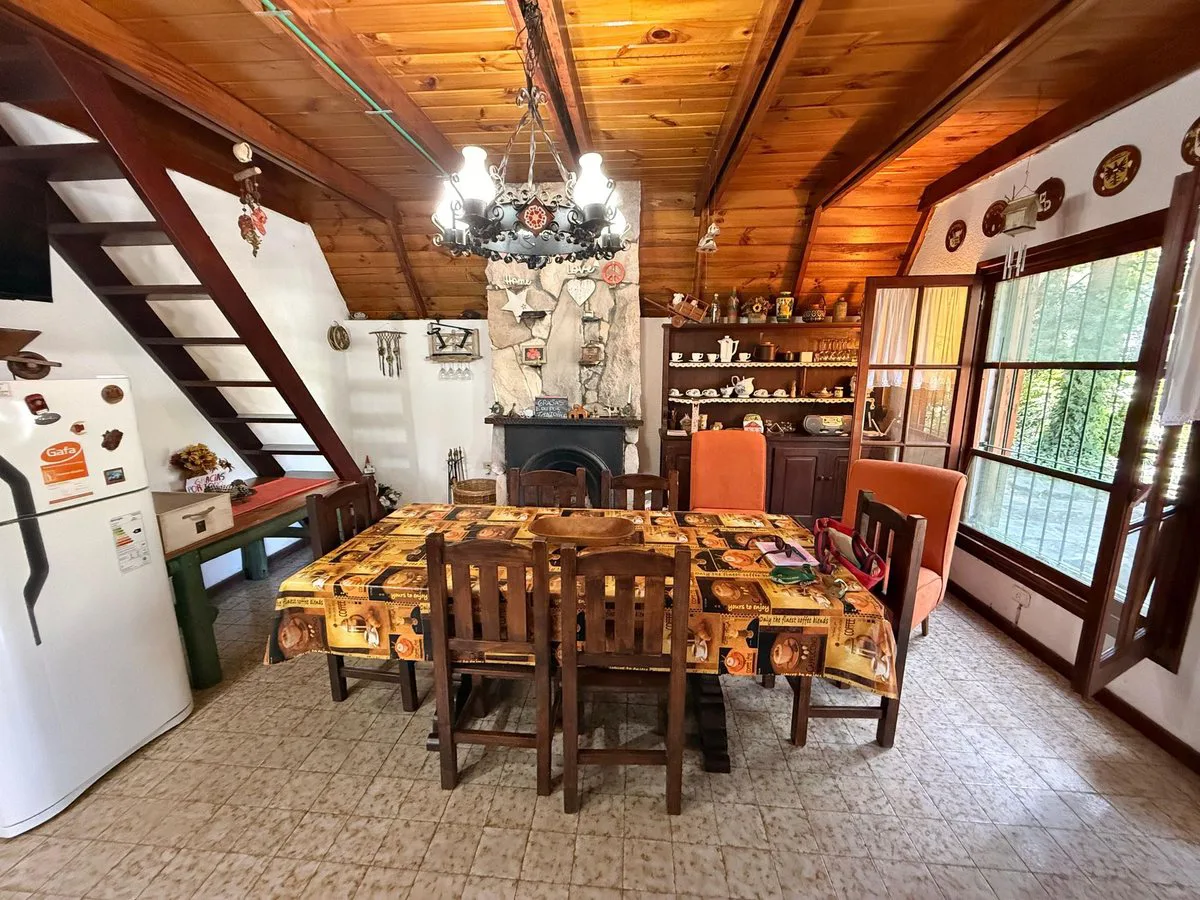 CASA ESTILO ALPINO 4 AMBIENTES EN ALQUILER-BOSQUE foto 4