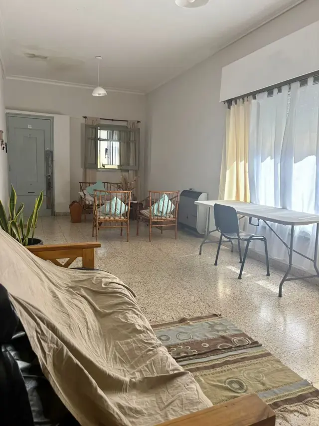 VENTA CASA 3 dormitorios - Zona Centro.-