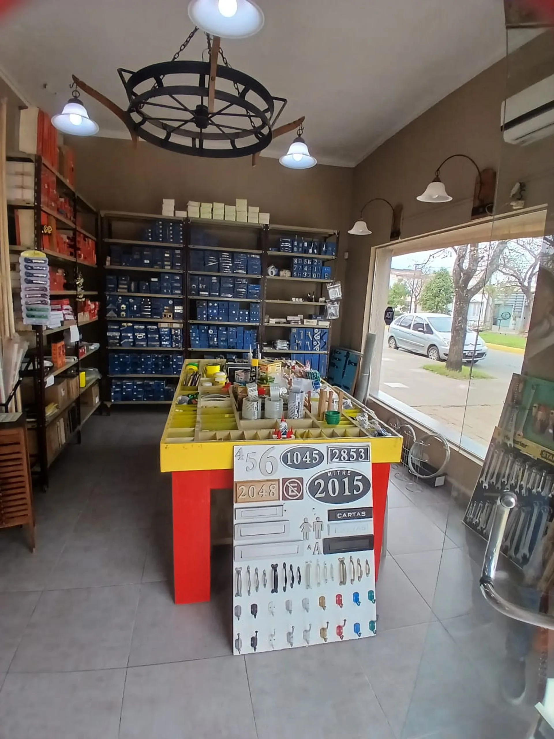 VENTA LOCAL COMERCIAL EN ESQUINA. BV ROCA Y MORENO foto 3