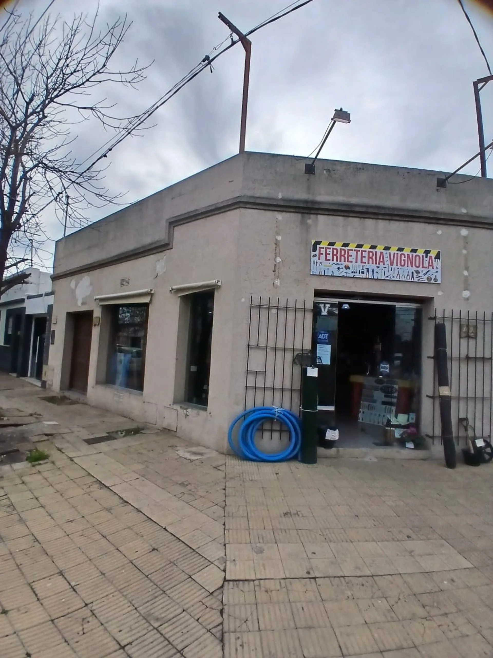 VENTA LOCAL COMERCIAL EN ESQUINA. BV ROCA Y MORENO foto 4