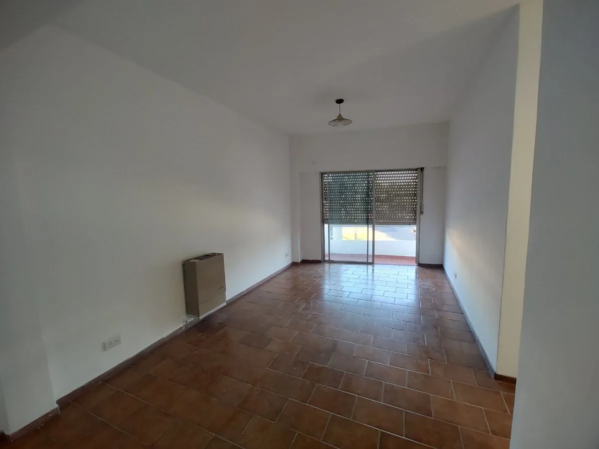 ALQUILER DEPARTAMENTO PH 3 AMBIENTES, MORON! foto 3