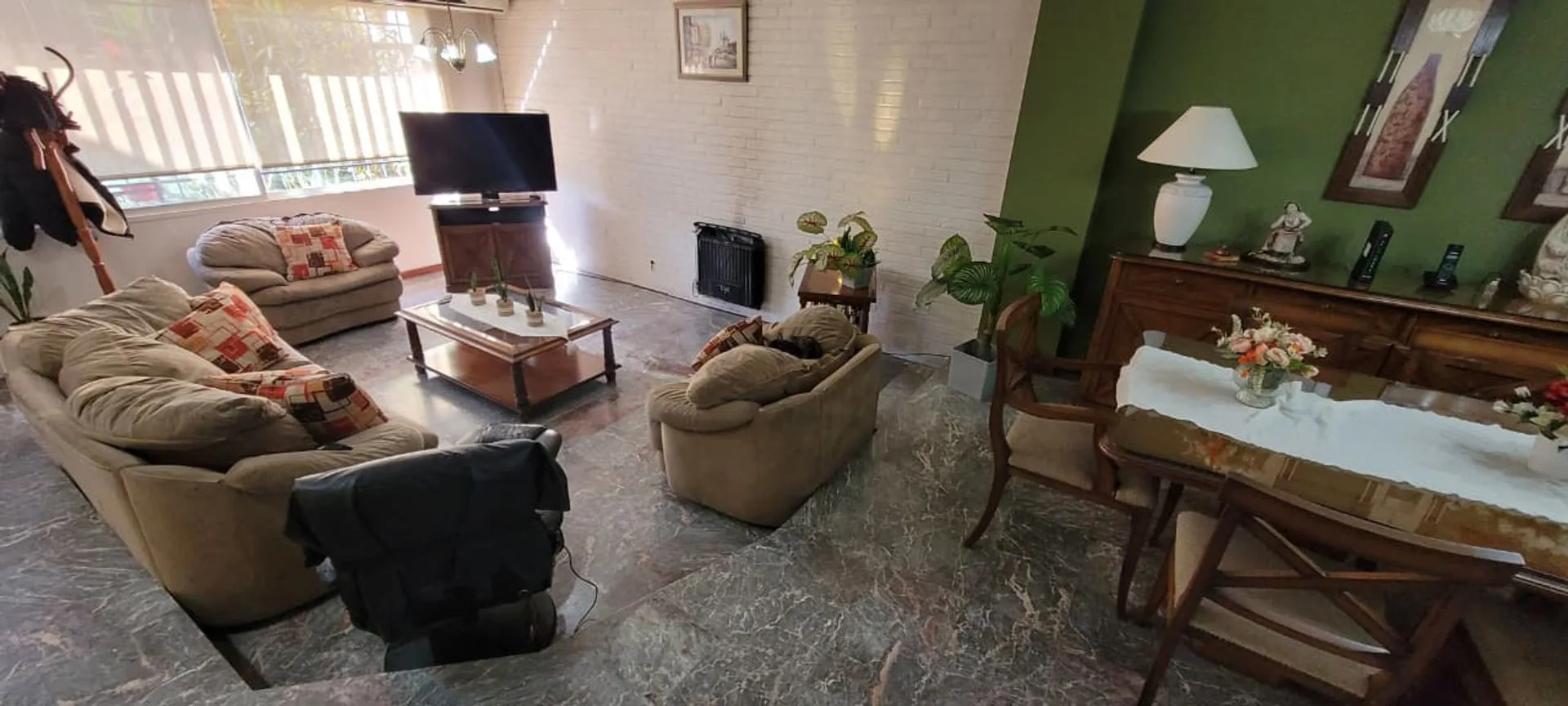 CASA CON COCHERA , QUINCHO , PILETA  Y PARRILLA foto 5