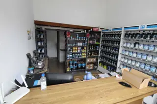 Local comercial con galpón foto 3