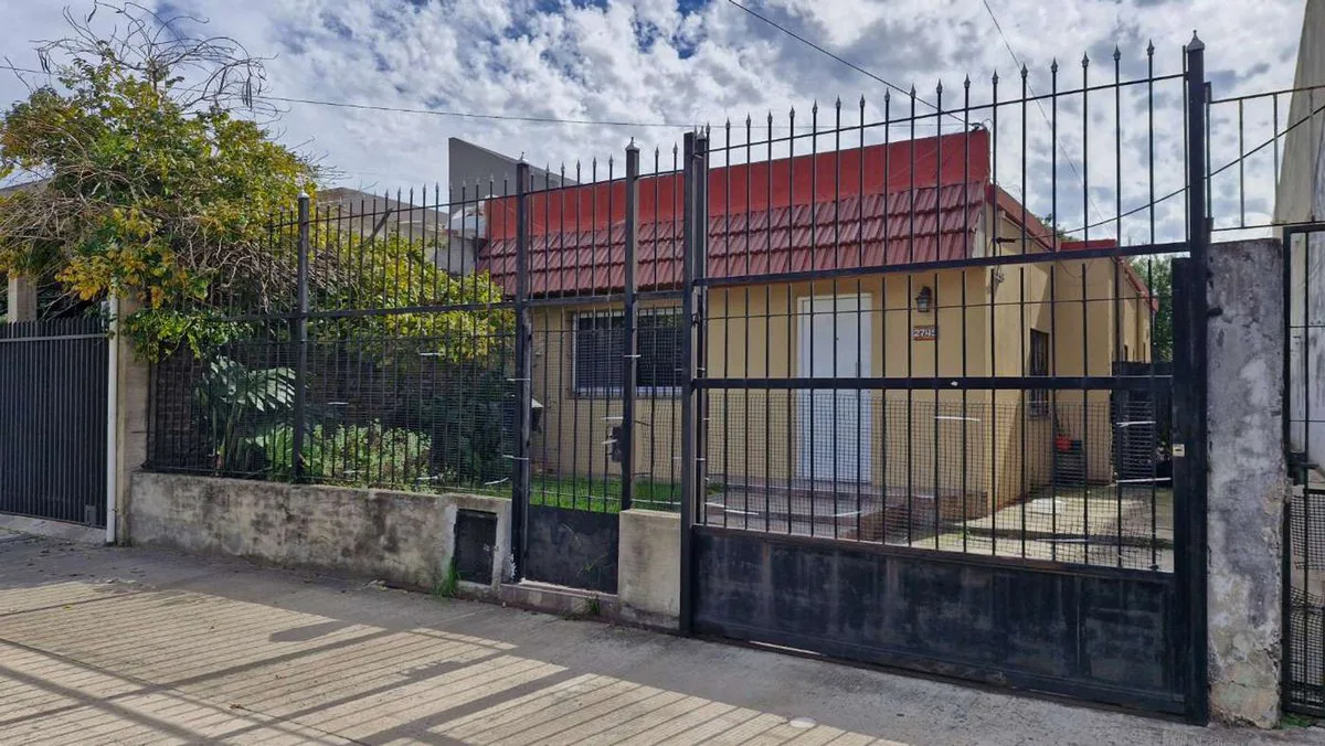 casa en venta 3 ambientes con parque en Lanus O foto 2
