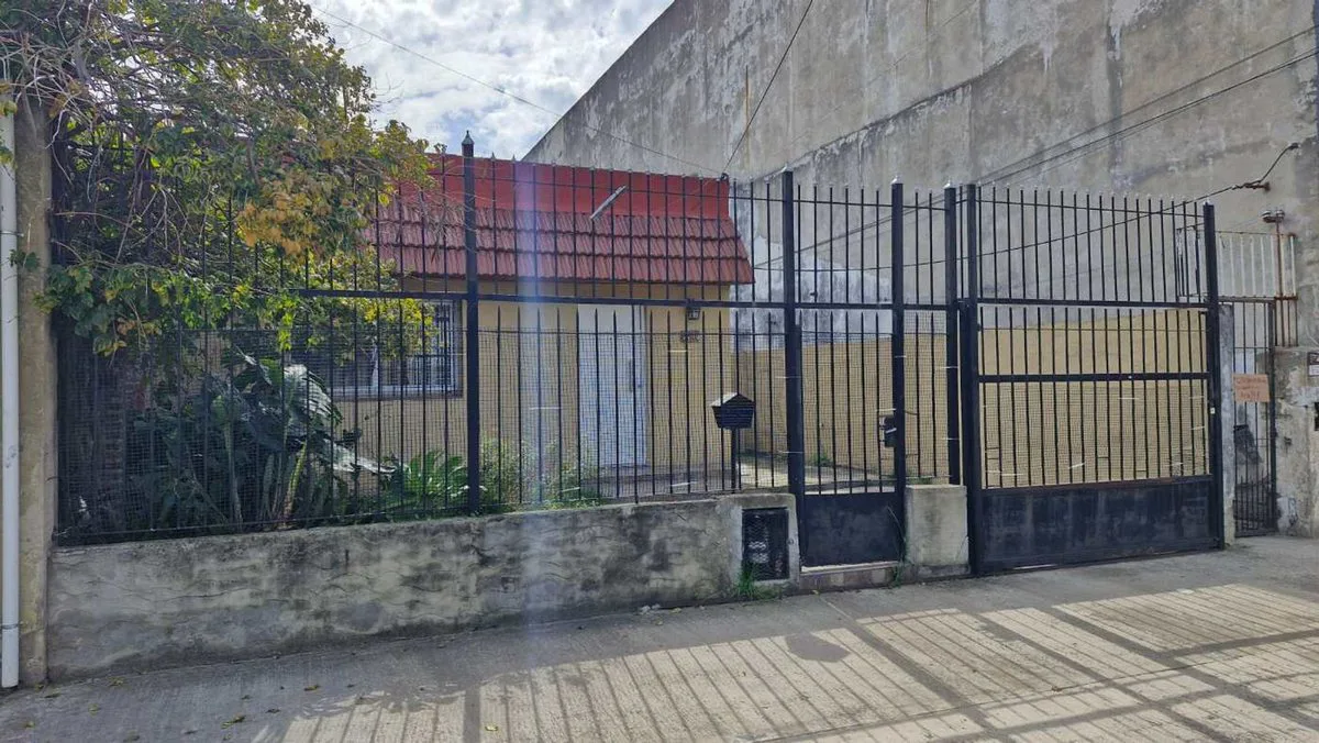 casa en venta 3 ambientes con parque en Lanus O foto 3
