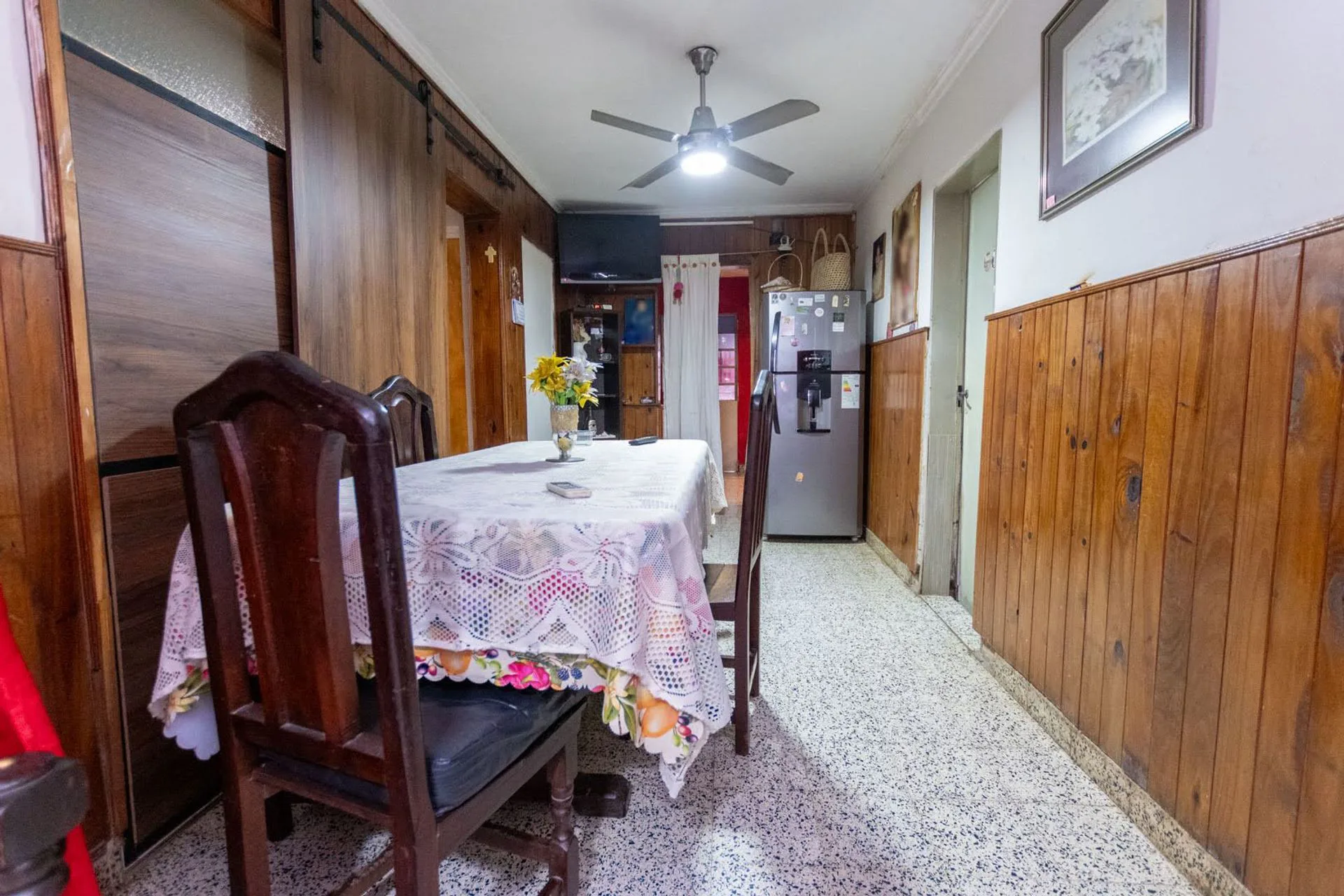 Venta Casa de 4 dormitorios con cochera y patio foto 3