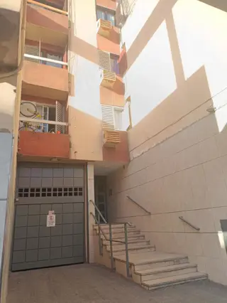 Venta Departamento Reciclado 2 dormitorios z/Colegios Privados Escritura en Alberdi U$S65.000. foto 1