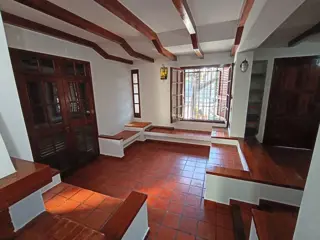 Casa 6 amb con pileta, quincho, jardín y cochera foto 2