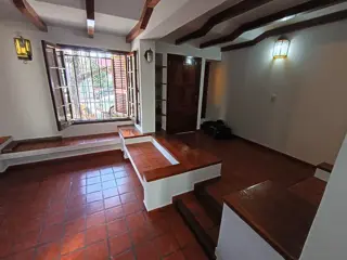 Casa 6 amb con pileta, quincho, jardín y cochera foto 3