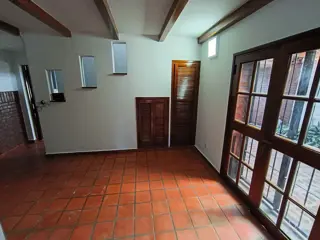 Casa 6 amb con pileta, quincho, jardín y cochera foto 5