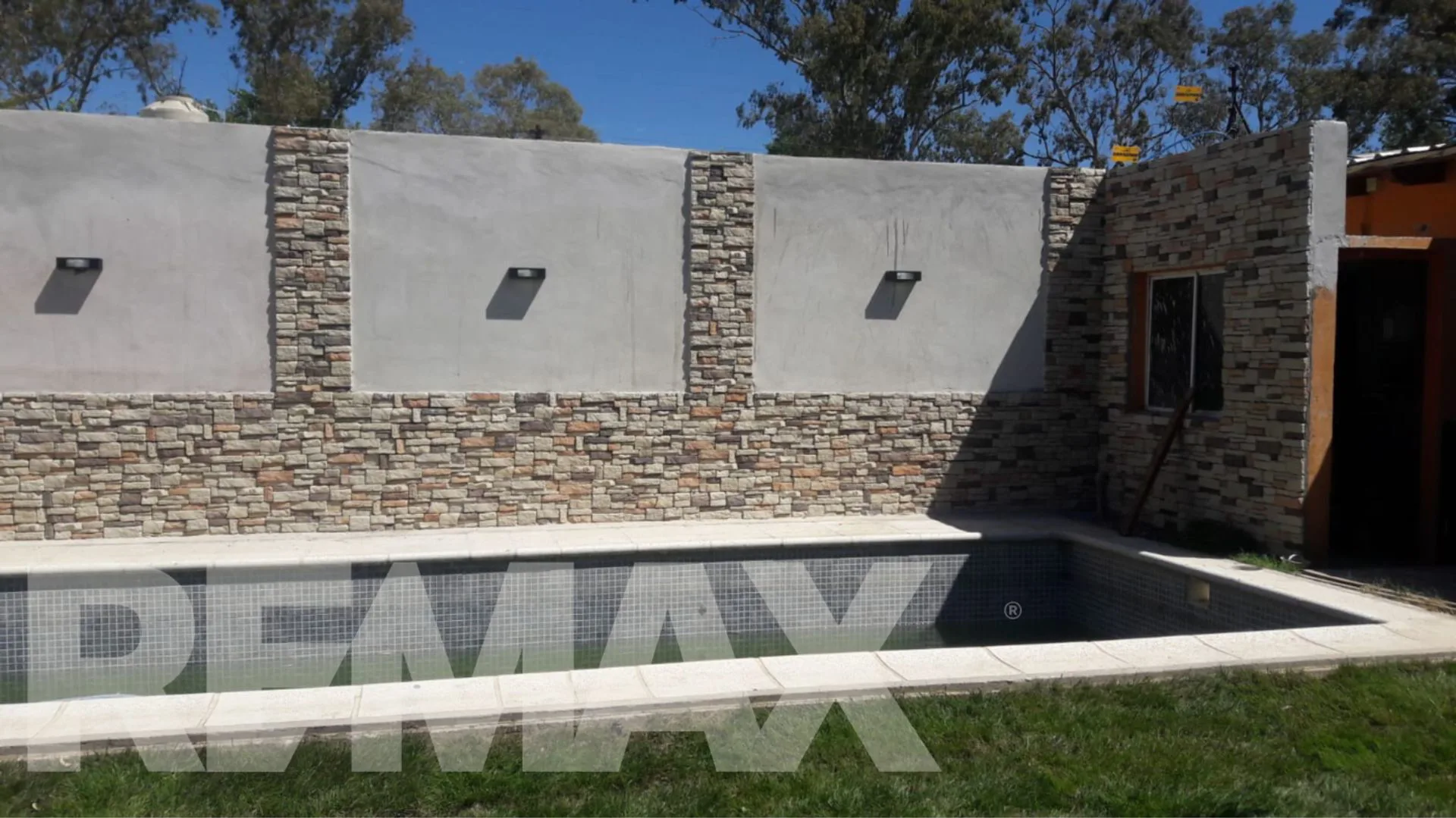 VENTA DE CASA céntrica General Roca foto 2