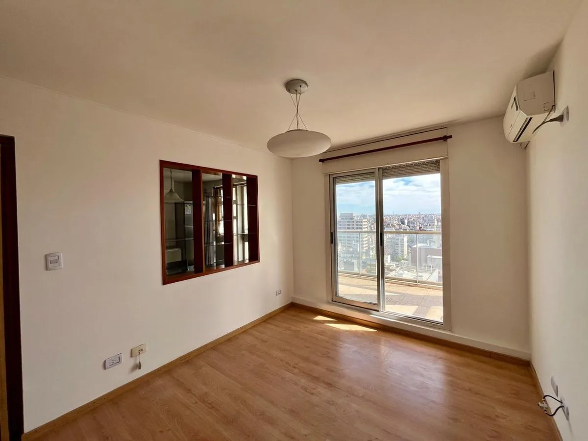 VENTA DEPTO 1 DORMITORIO VISTA AL RIO. COCHERA foto 2
