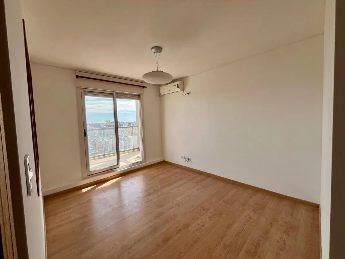 VENTA DEPTO 1 DORMITORIO VISTA AL RIO. COCHERA foto 4