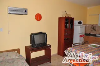 DOS CHALET CON PARQUE AMPLIO - PISCINA - COCHERA. PARA 16 PERSONAS foto 1