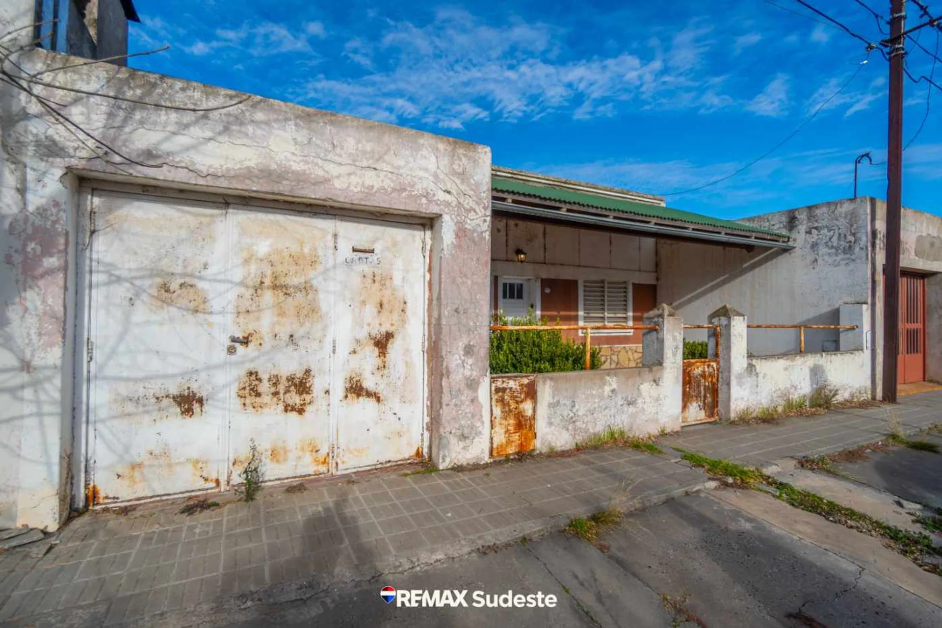 VENTA CASA DOS DORMITORIOS CON GARAGE Y PATIO foto 5