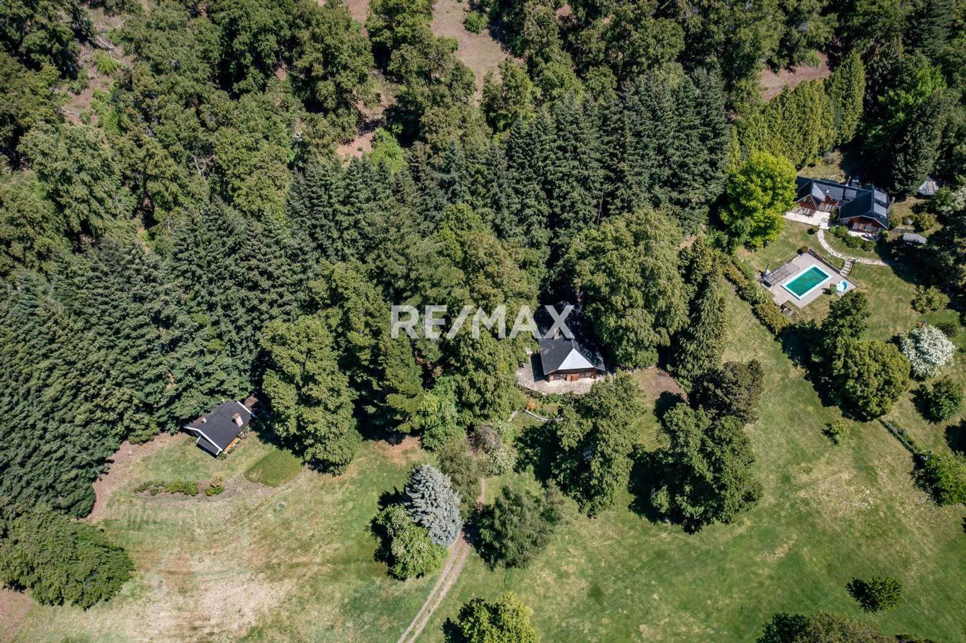 EQUIPO REMAX VENDE ESTANCIA CON VISTA A LAGO LACAR foto 2