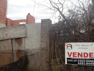 Venta lote con mejoras foto 1