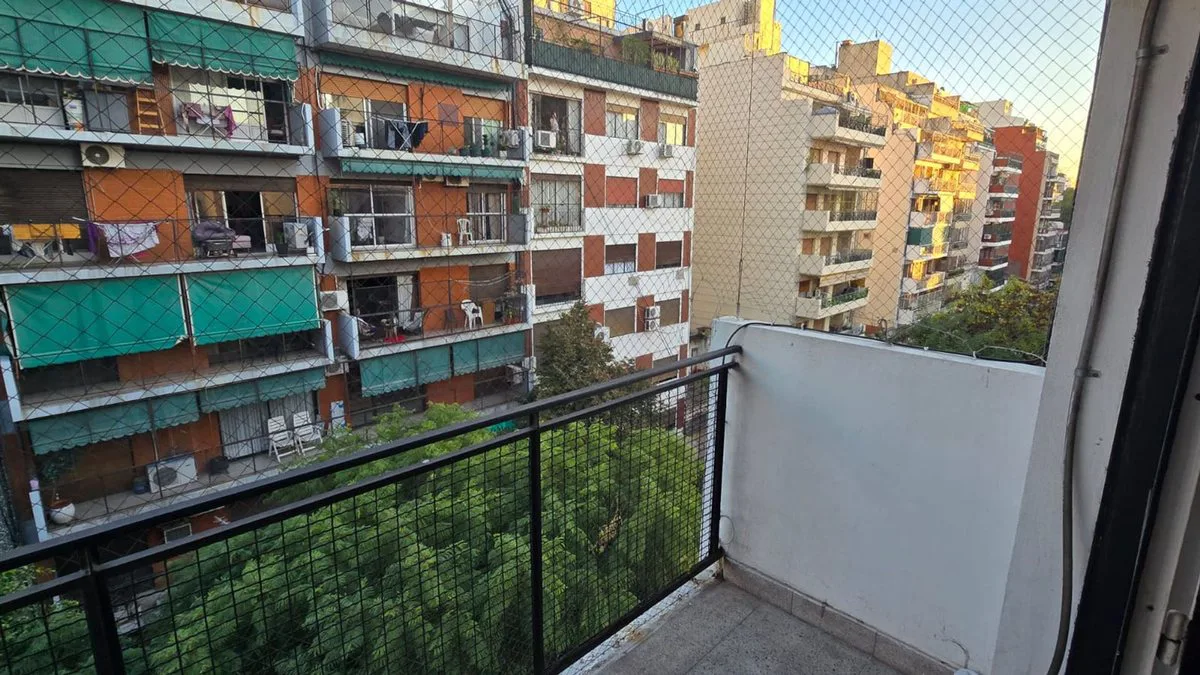 VENTA DEPARTAMENTO 3 AMB + DEPENDENCIA CABALLITO foto 2