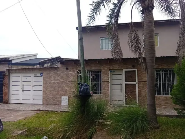 CASA EN VENTA FISHERTON CON JARDIN 5 DORMITORIOS