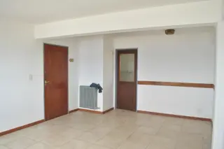 Amplio Departamento céntrico de 2 dormitorios con excelente vista al Lago foto 3