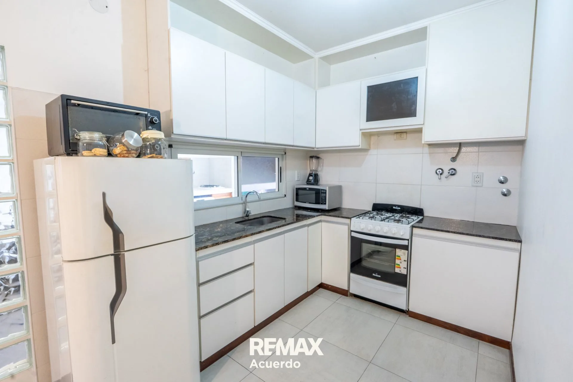 VENTA CASA 3 DORMI.AMPLIO PARQUE Y COCHER AQUINCHO foto 3