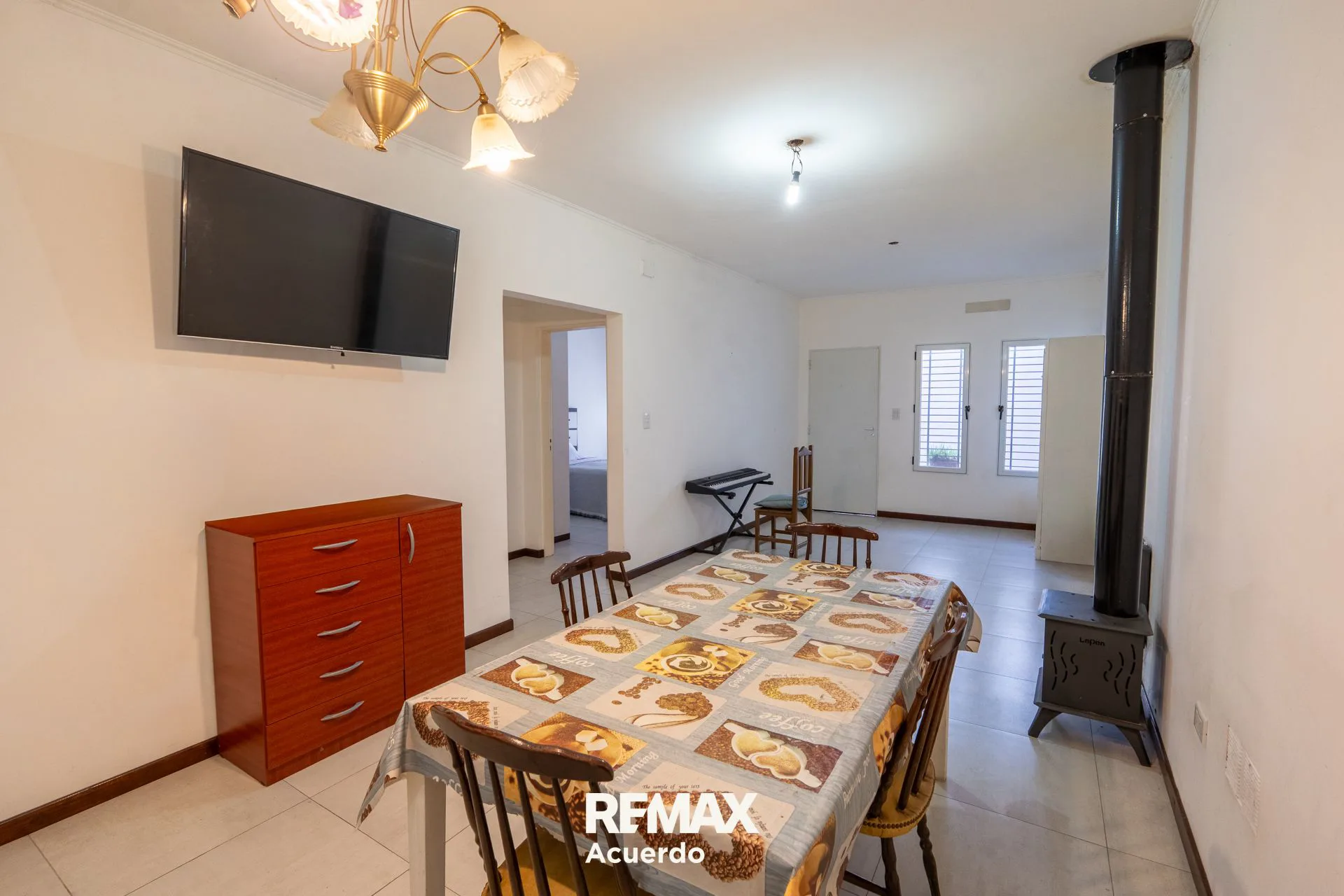 VENTA CASA 3 DORMI.AMPLIO PARQUE Y COCHER AQUINCHO foto 5
