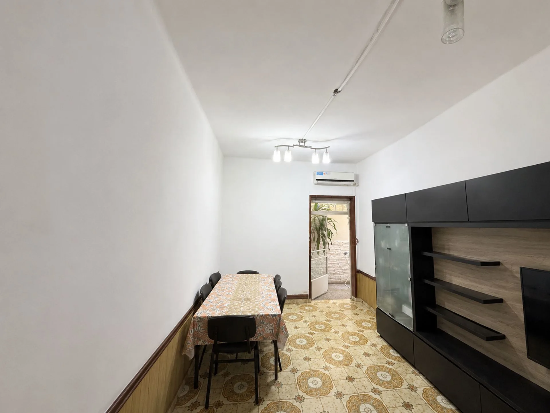 Vende departamento de 3 amb con patio en Belgrano foto 3