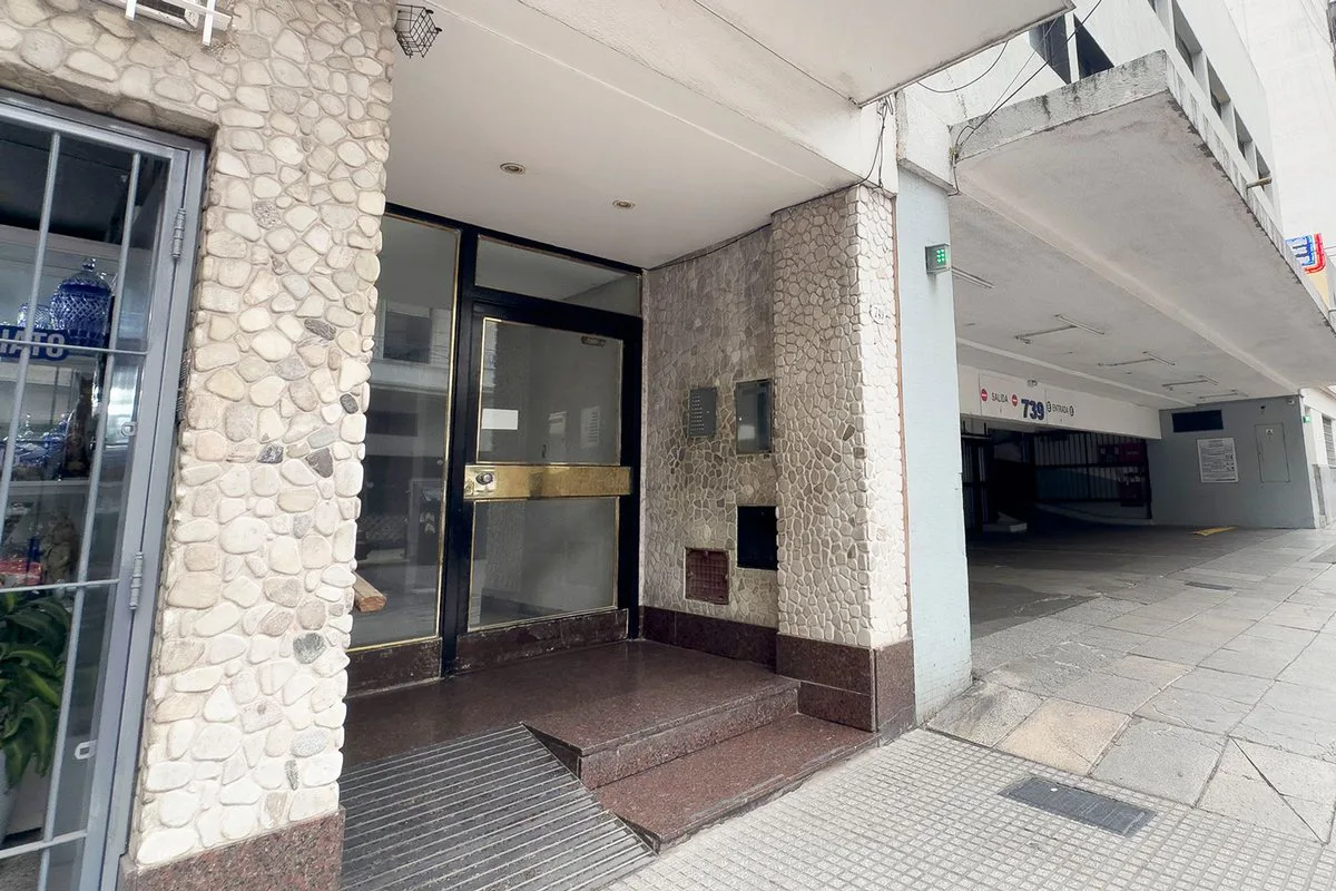 ALMAGRO VENTA 2 AMB C/PATIO A MTS AV CORRIENTES foto 2
