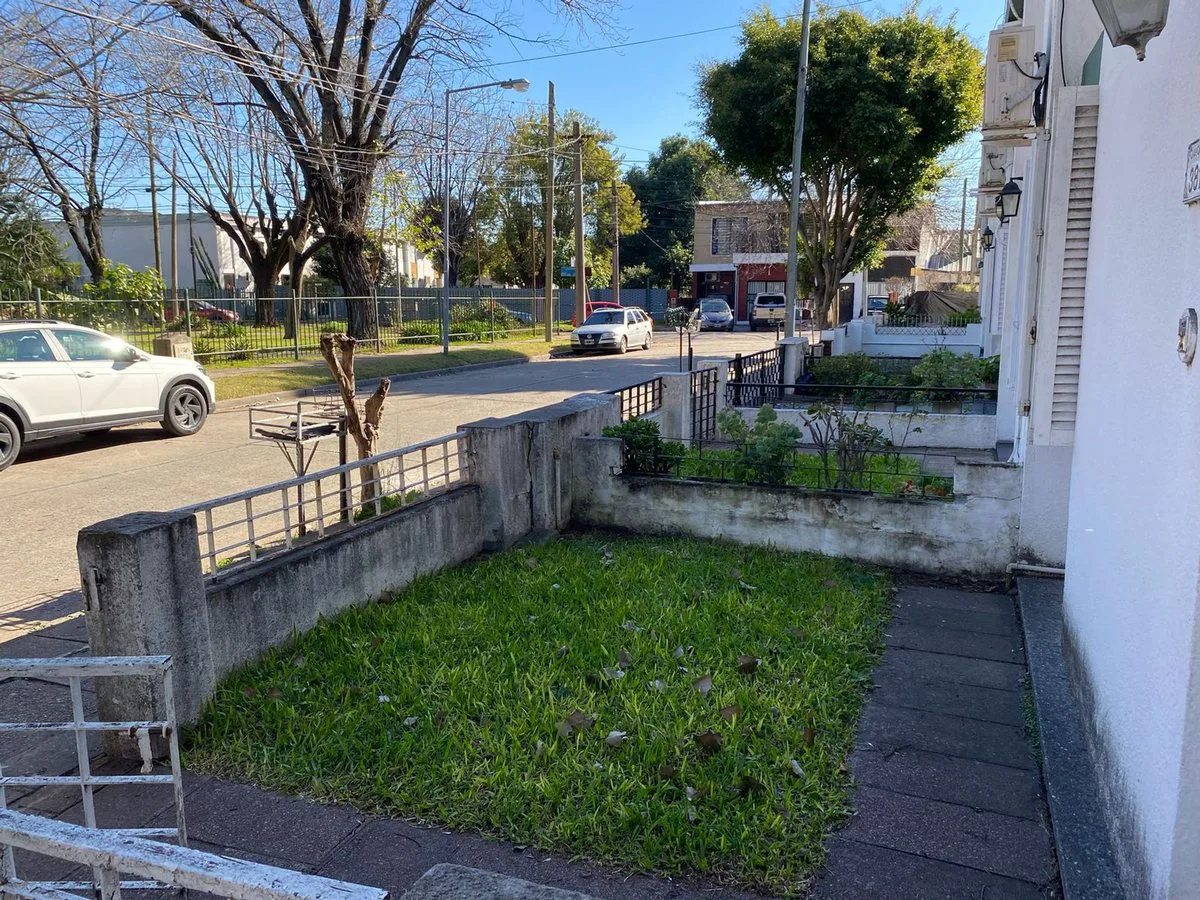 VENTA DUPLEX 4 AMB A REFACCIONAR EN  V.BALLESTER foto 2