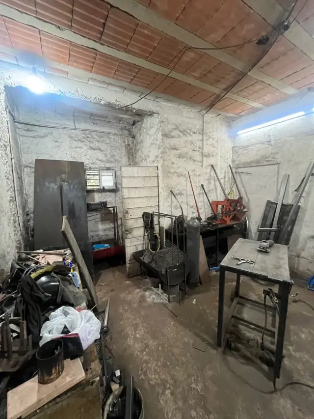 LOCAL COMERCIAL CON FONDO LIBRE
