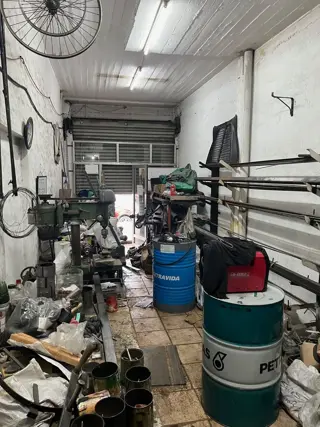 LOCAL COMERCIAL CON FONDO LIBRE foto 3
