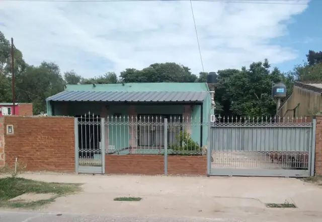 VENTA- Casa de 3 ambientes, con piscina,VIRREY DEL PINO