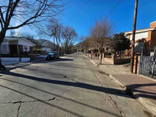 BELLA PROPIEDAD EN VENTA EN VILLA CARLOS PAZ, BARRIO RESIDENCIAL foto 2
